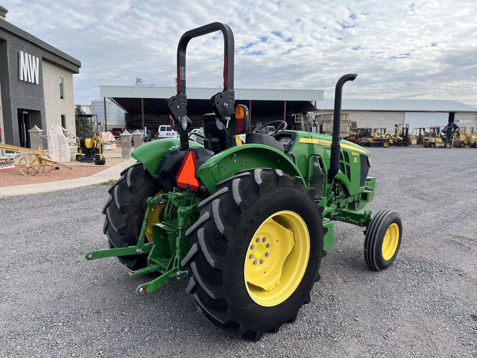 ./imagenes/INVOICE/2019/18008/JOHN DEERE 5050E (4).JPG